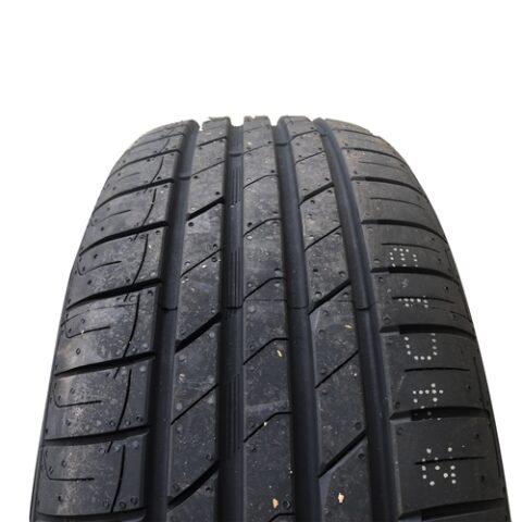 Roadx DU12 tyre